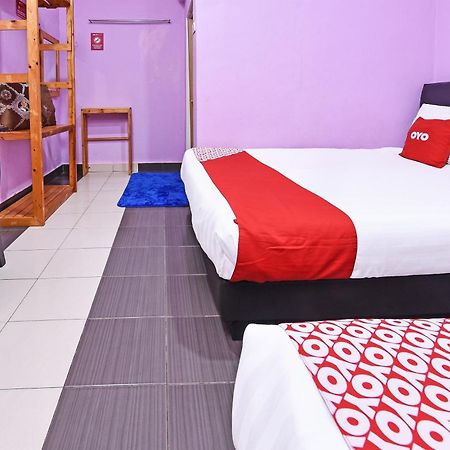 Oyo 90561 Awan Biru Motel Pantai Cenang  Exteriör bild