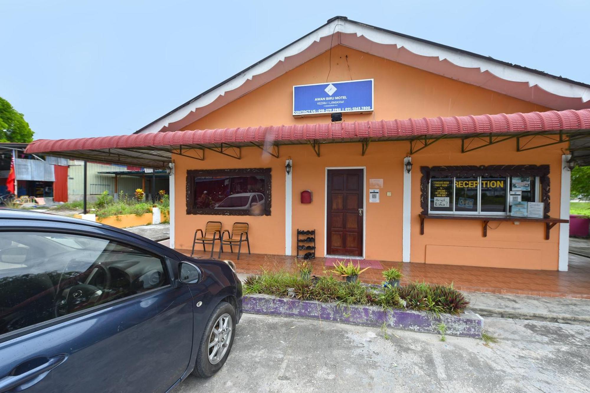 Oyo 90561 Awan Biru Motel Pantai Cenang  Exteriör bild